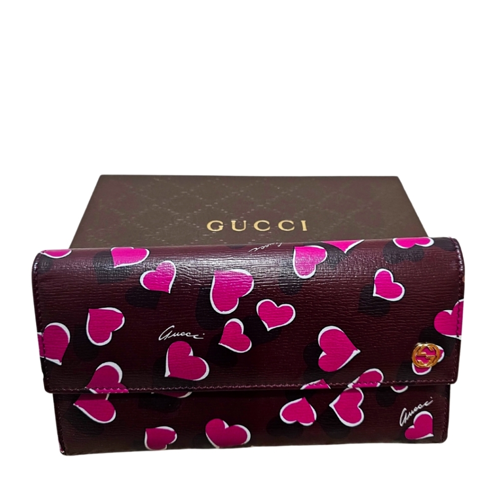 Gucci Red Hearvery good conditionat Zip Around Long Wallet Multiple colors